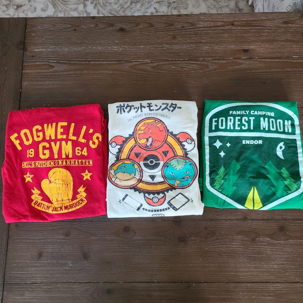 Bundle of 3 graphic tees